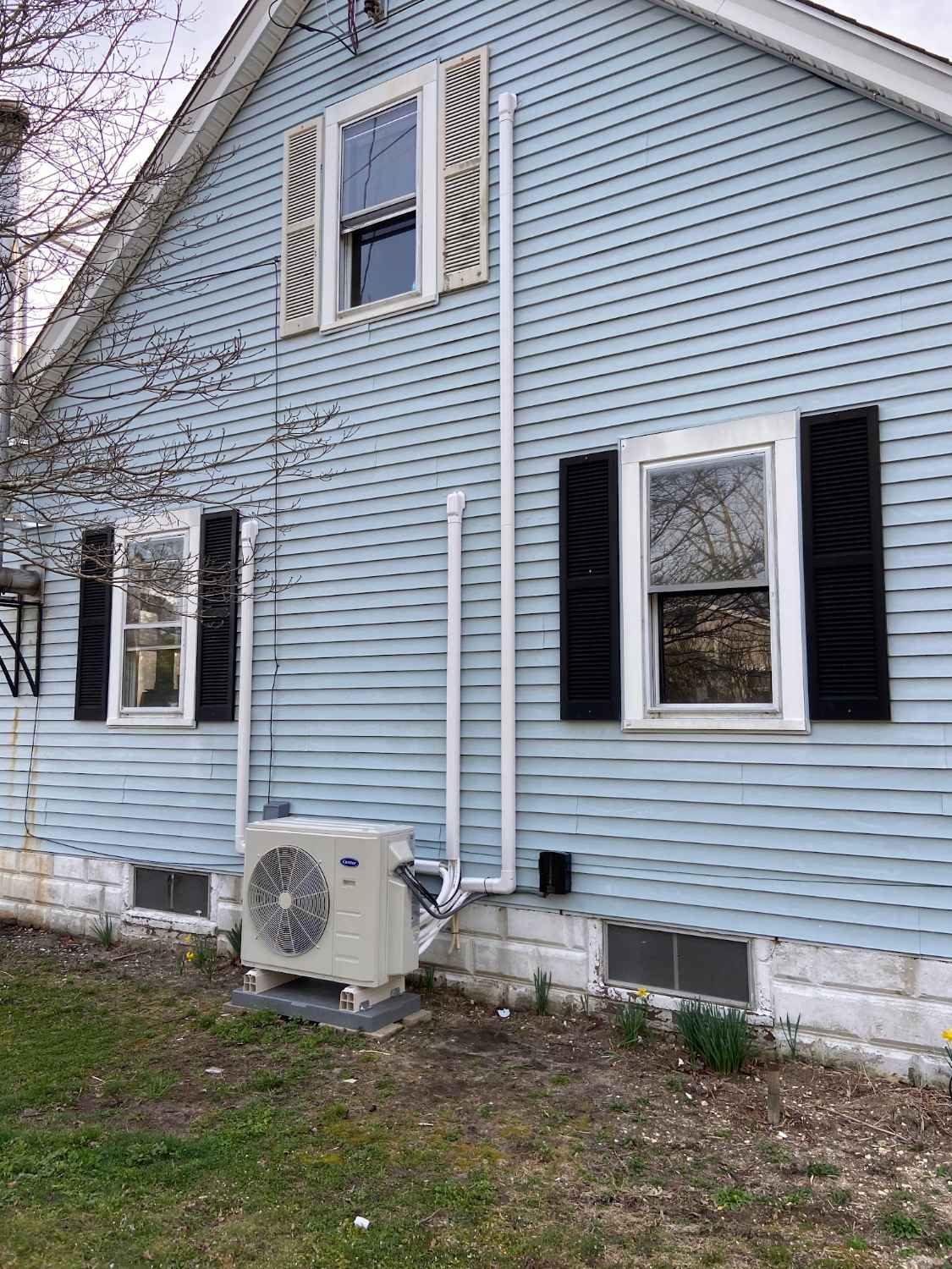 Heat pump outdoor unit installed beside a shore home